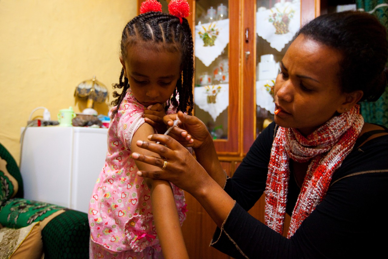 Saba Samuel und ihre Mutter. Saba lebt in Äthiopien und hat Typ 1 Diabetes.